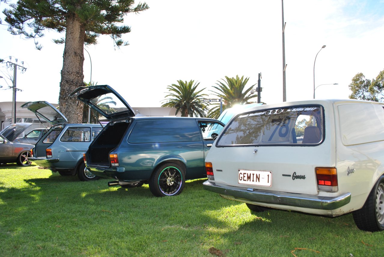 064 - Gemini wagon, van and Dave's van.JPG