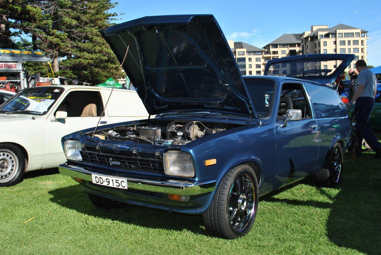 018 - Holden TD Gemini van - blue.JPG