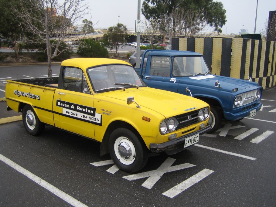 Isuzu Wasp & Toyota Stout - two 1965 utes together - 09.JPG