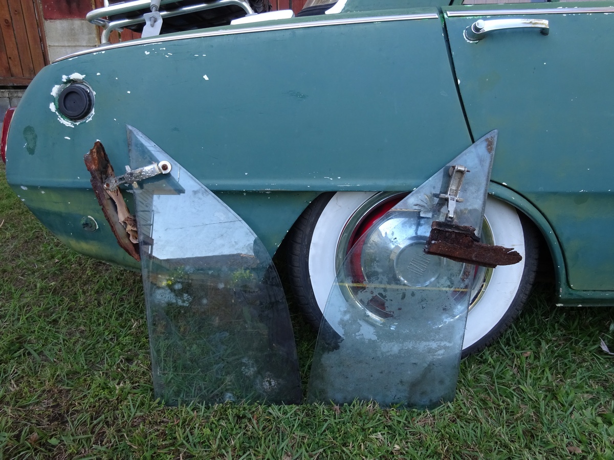 Rear quarter glass.jpg