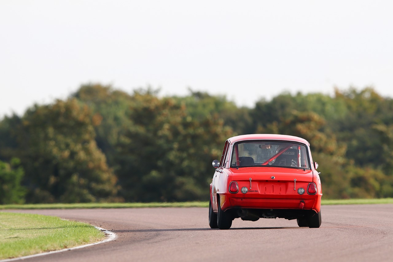 thumbnail_HRDC_Thruxton_24-09-16_by_Az_Edwards_004.jpg