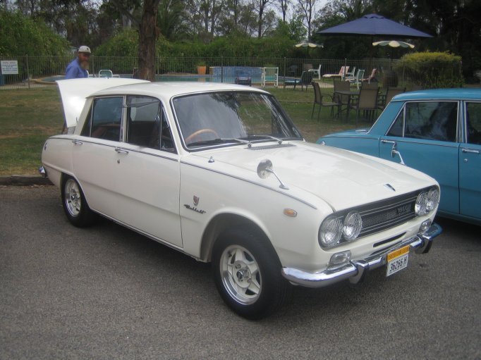 Bellett Nationals 43 - Bellett Deluxe sedan - Gary Smith.JPG