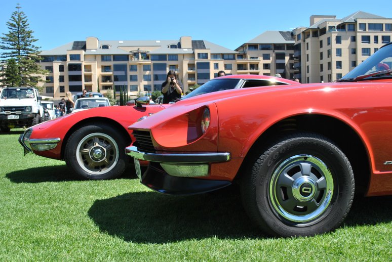 Toyota 2000GT with Datsun 240Z - 26.JPG