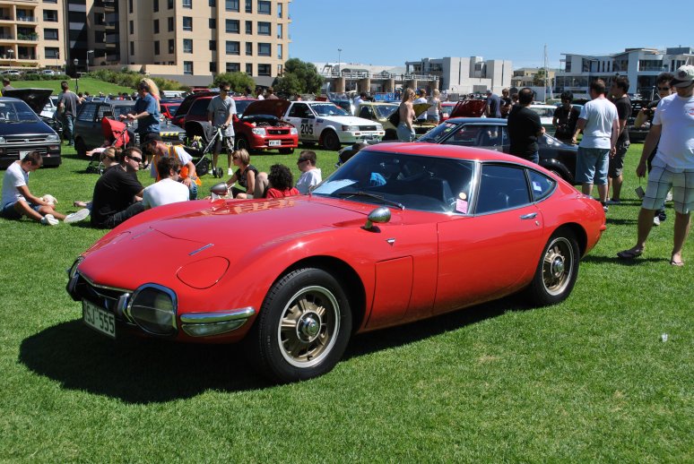 Toyota 2000GT - 01.JPG