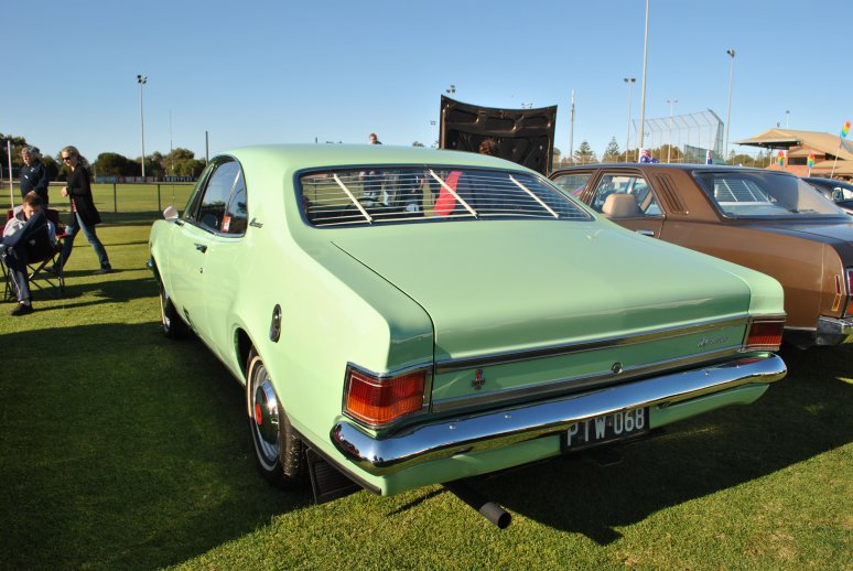 Holden HG Monaro 186 base model - 02.JPG