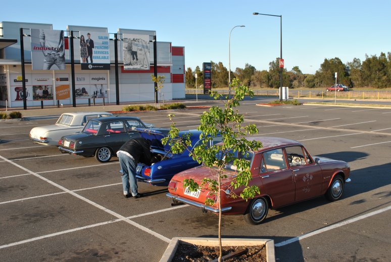 002 - 05 - Isuzus in car park.JPG