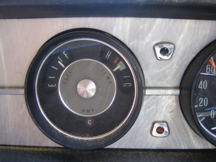 Bellett temperature gauge at 'normal'.JPG