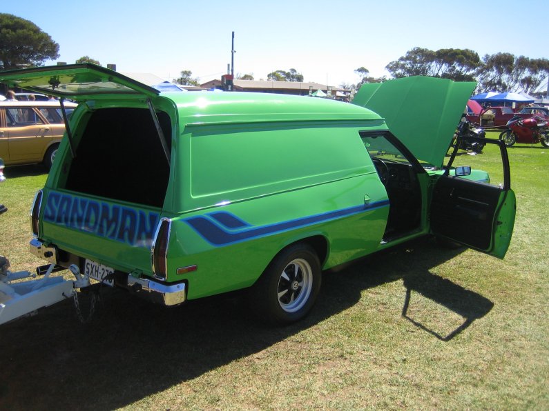 Holden HJ Sandman panelvan - 03.JPG