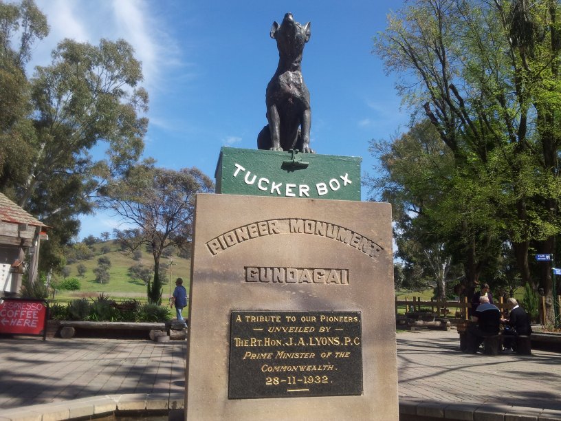 19 October - 13 - Gundagai - Dog on the Tucker Box.jpg