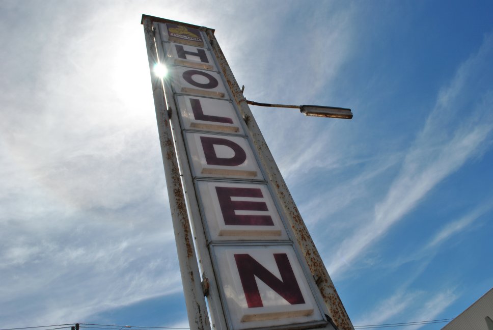 18 October - 16 - Cootamundra - vintage sign at Holden dealer.JPG