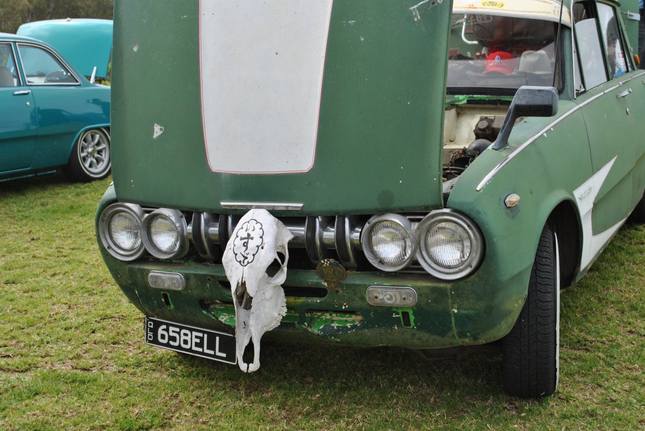 091 - Stickman's Bellett sedan with overrider grille and Isuzu skull.JPG