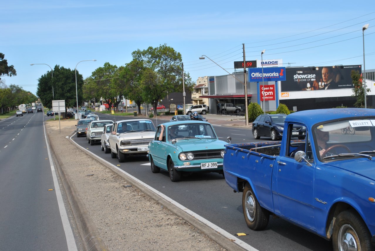 15 - Anzac Hwy - Josh's Wasp, Ross's Bellett sedan, Paul's Florian.JPG