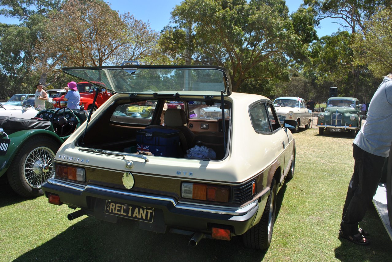Reliant Scimitar GTE - 1976 - 02.JPG