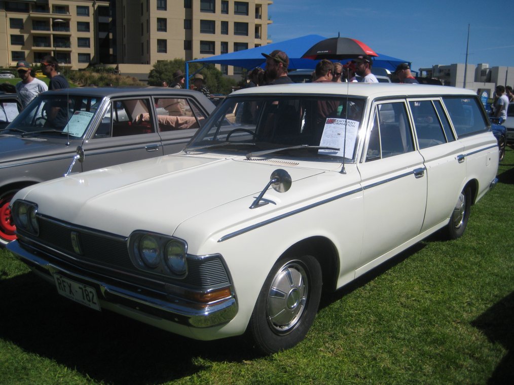 Toyota S50 Crown wagon - 01.JPG