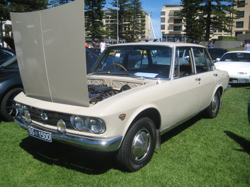 Mazda 1500 sedan - 01.JPG