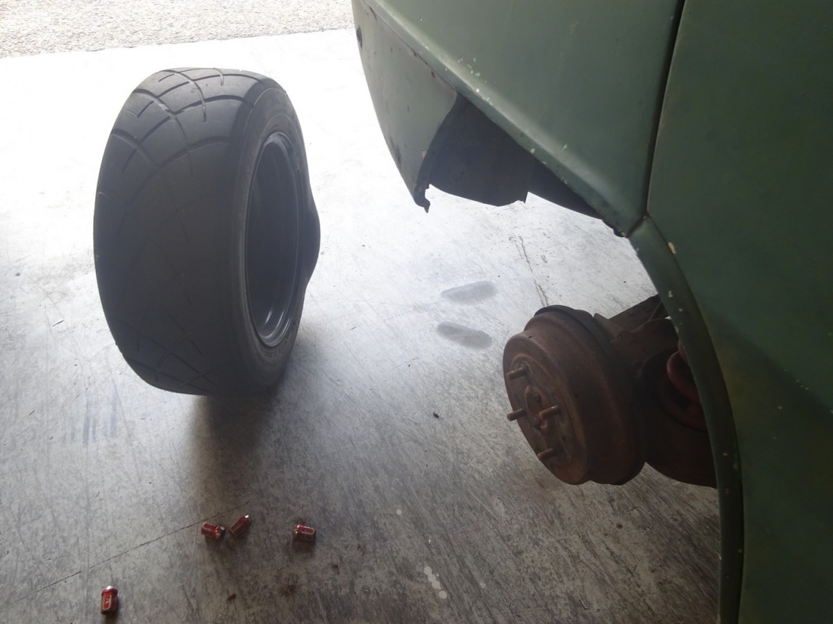 Semi slick tyre failure 001.jpg