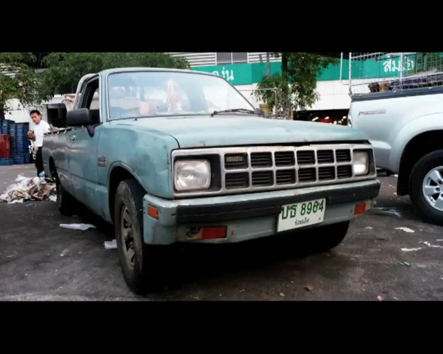 2010 Isuzu D-Max advert - 48 - grubby Isuzu KB ute.jpg