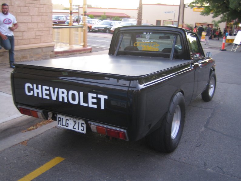 Chevrolet LUV with huge motor and fats - 03.JPG