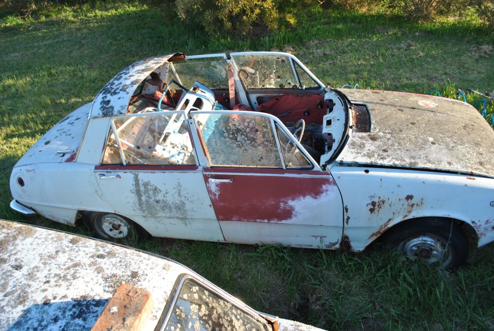 22 October - 46 - Rye Park - Matt Smith's Bellett wreck collection - Bellett 'landaulet'.JPG