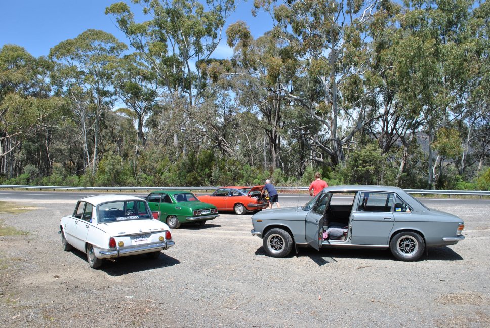 19 October - 34 - Snowy Mountains Highway - Isuzu Bellett Deluxe Auto, Bellett GTR, Florian and Isuzu 117.JPG