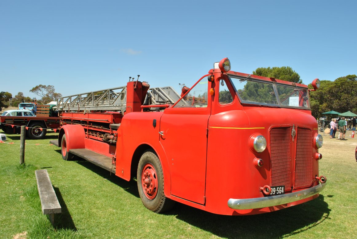 American La France fire engine - 06.JPG