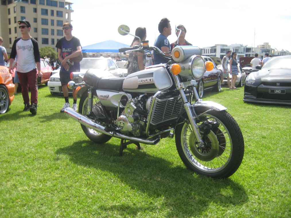 Suzuki RE5 - 01.JPG